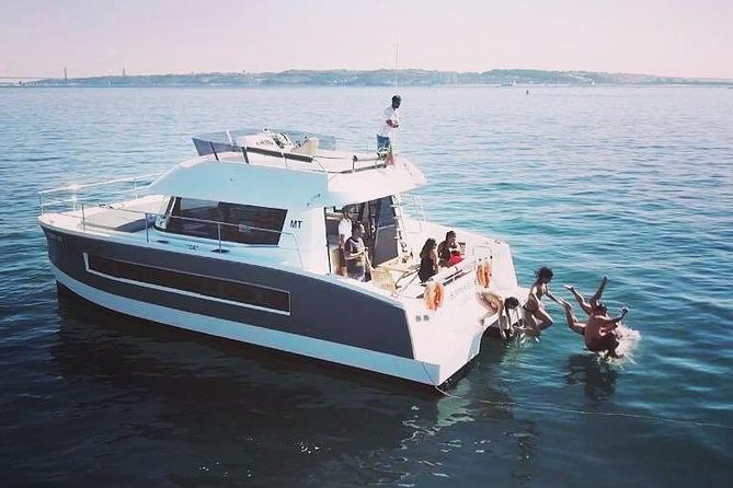 1H power catamaran up to 18 people in Lisbon - Key points before you book