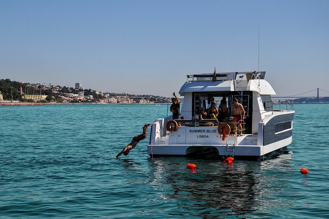 1H power catamaran up to 18 people in Lisbon - The main square from the water