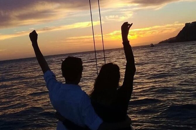 2 Hour Sunset Tour on Catamaran in Cabo San Lucas - Boat comfort and group size