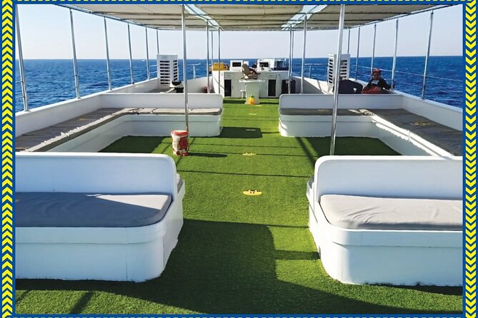 2 Hours Catamaran and Submarine with Snorkeling in Hurghada - Guides, languages, and the practical details