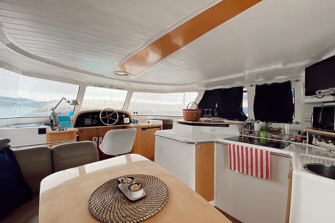 2H Lisbon Private Luxury Catamaran Tour with Welcome Drink - Starting at Doca de Belém
