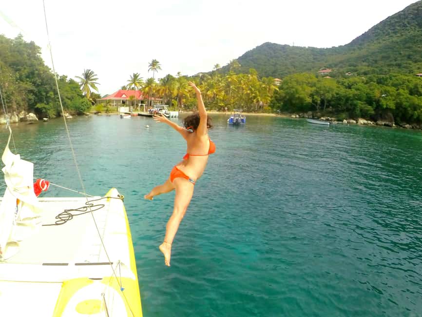 2h Sailing catamaran in La Baie des Saintes - A small boat makes a big difference