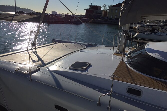 2H Tour on a Private Sailing Catamaran "Scarlett" up to 16 people - Bringing food, drinks, and your own occasion