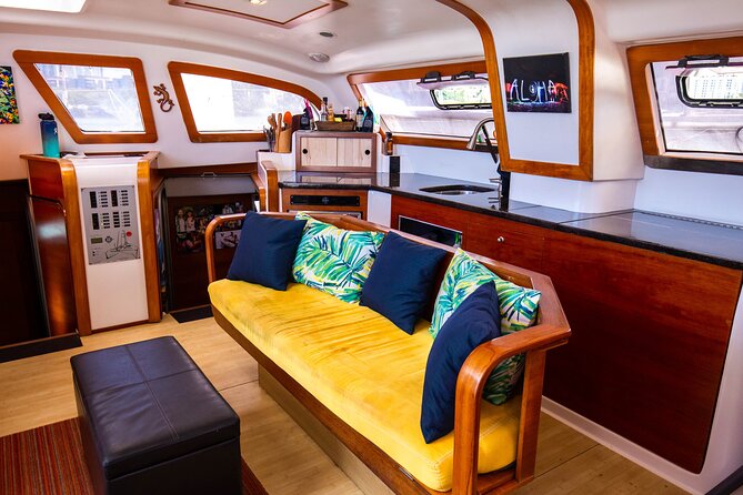 2hr Luxury Private Sailing Catamaran in Waikiki for 1-6 People - What the crew adds to the experience