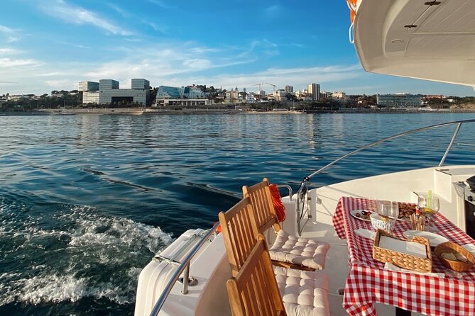 3 Hours Private Tour with Dives in Catamaran in Lisbon - Sailing along Lisbon for about 55 minutes