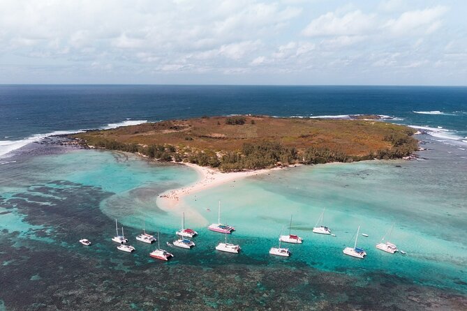 3 North Islands Catamaran Cruise with Lunch & Drinks on island. - What the $58 price really covers