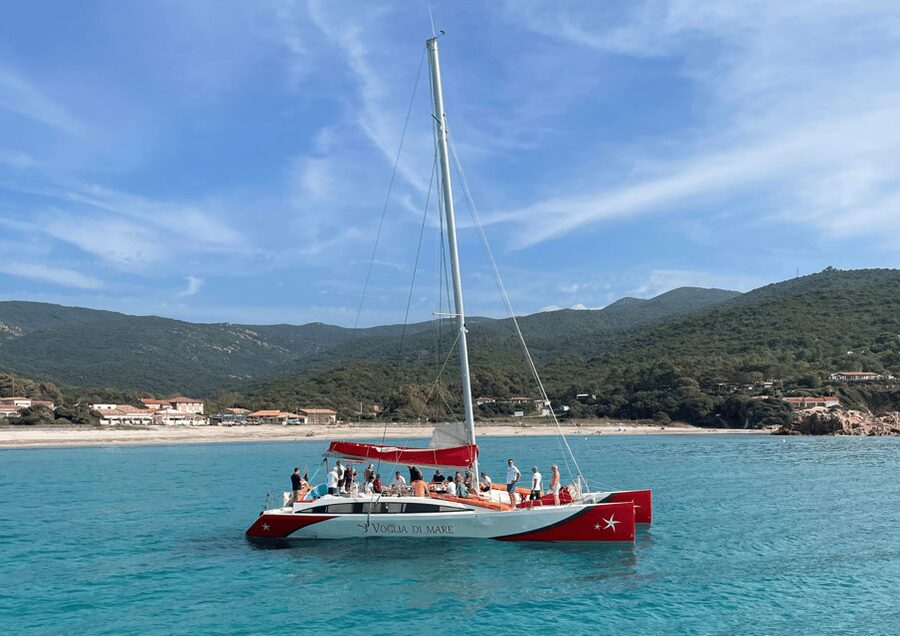 3H30 Explore the south shore of the bay of Ajaccio Catamaran - Setting out from Ajaccio toward the south shore