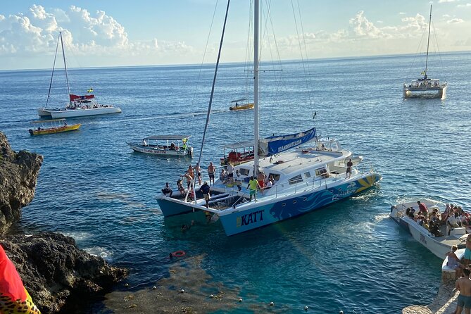 4 Hours Party Boat Catamaran Cruise in Negril - Who Will Enjoy This Negril Catamaran Trip?
