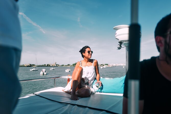 4 Hours Private Tour with Dives in Catamaran in Lisbon - Returning along Oeiras beaches and Lisbon’s riverfront
