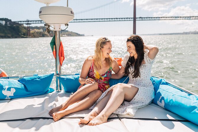 4 Hours Private Tour with Dives in Catamaran in Lisbon - Belém Tower and the Discoveries Monument from the river