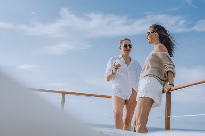 4-in-1 • Gili Islands Half-day Snorkel & Lunch Catamaran Tour - Starting from Lava Bar on Gili Trawangan