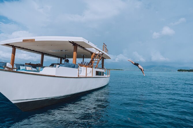 4-in-1 • Gili Islands Half-day Snorkel & Lunch Catamaran Tour - Gili Trawangan, Gili Meno, and Gili Air on one route