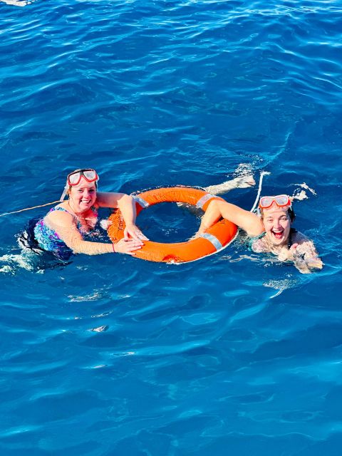 4h Shared Catamaran sailing to Papagayo Beaches (12pers max) - Tapas, cava, and lunch on anchor
