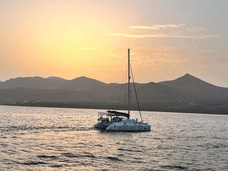 4h Shared Catamaran sailing to Papagayo Beaches (12pers max) - A small catamaran makes a real difference