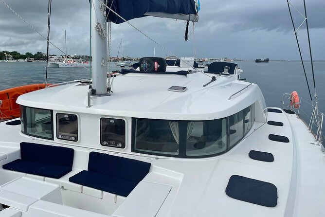 5 Hr Private Catamaran Cruise with lunch and drinks to 15-20 ppl - Choosing between reefs, Cielo, beaches, and sailing