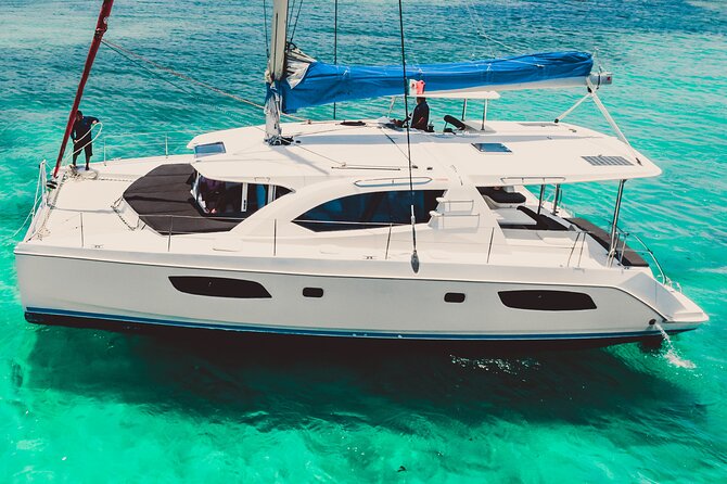 5H Private 44' Catamaran All-Inclusive - Tulum & Playa del Carmen - La Bocana brings lunch into the water