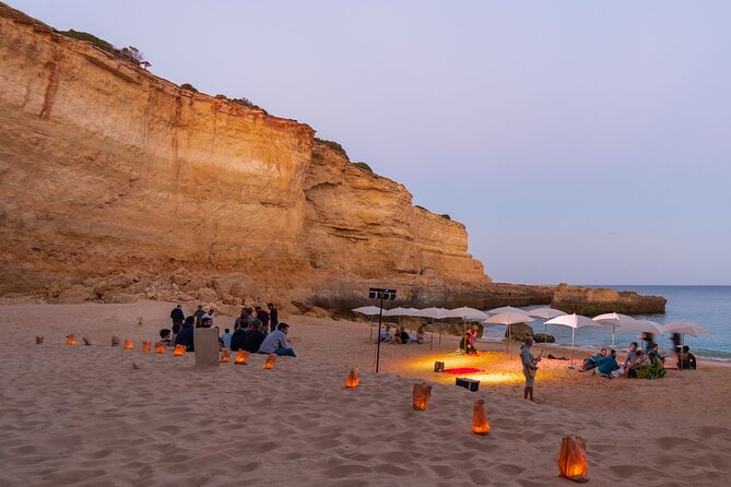 Albufeira: 6-Hour Sunset Dinner Catamaran Cruise with Open Bar - Along the Algarve coast to Benagil Cave