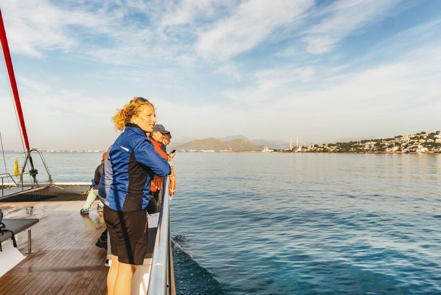 Alcudia: Sunset Catamaran Tour with Dinner and Snorkeling - Setting sail from Alcudia for Mallorca’s evening light