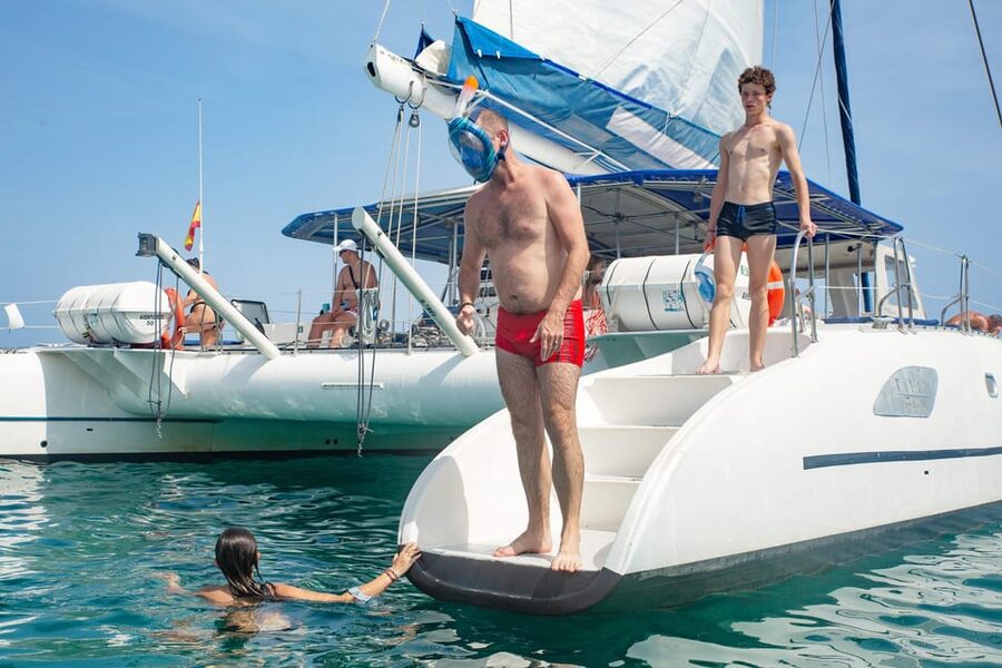 Alicante: 3-Hour Coastal Catamaran Cruise - Comfort, crew, and group size