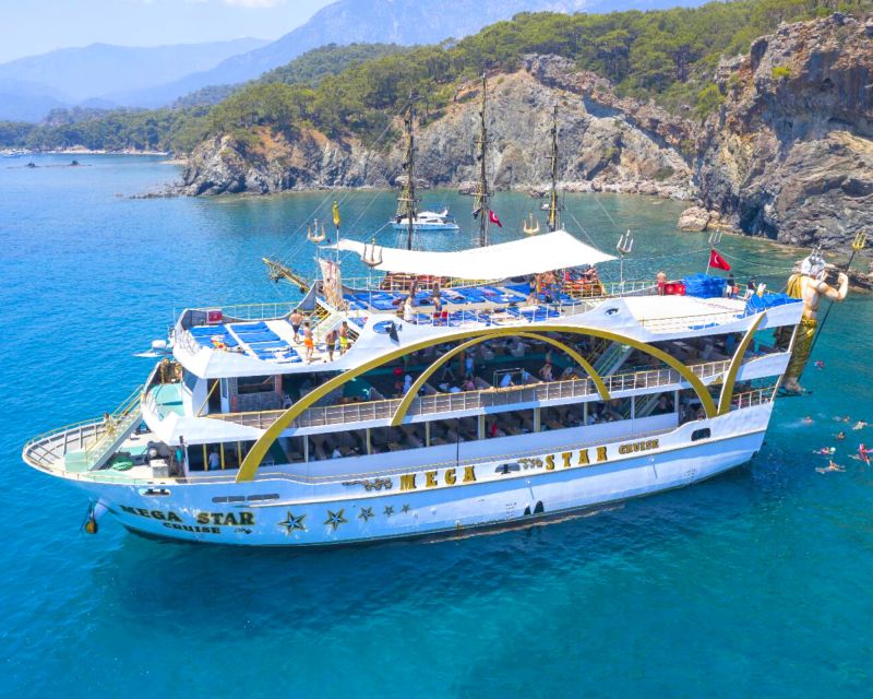 Antalya & Kemer: Megastar Catamaran Cruise With Foam Party - The foam party and family entertainment