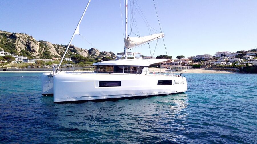 Archipelago di La Maddalena: Catamaran Tour Full day-Lunch - Leaving Game Sailing and finding your sea legs