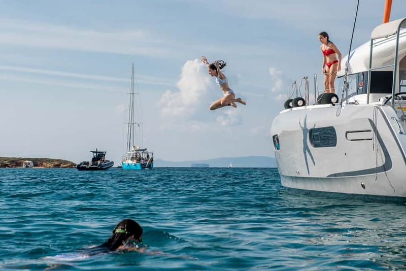 Athens: Half-Day Morning Catamaran Cruise with Meal & Drinks - Who will enjoy this catamaran cruise?