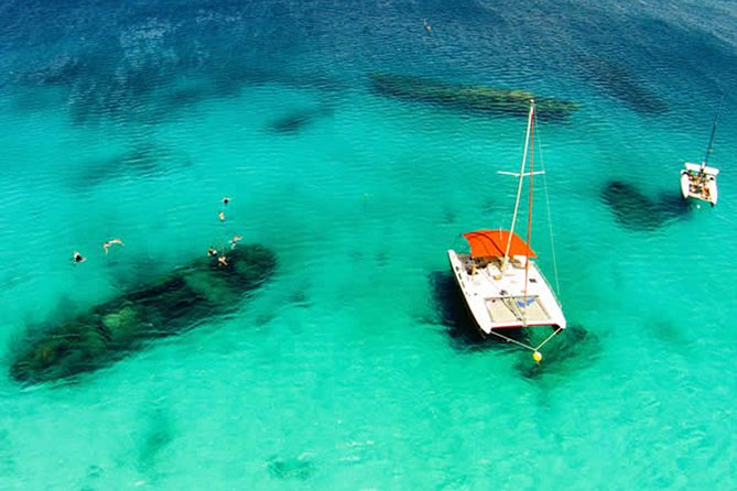 Barbados Catamaran Turtle Snorkel with Open Bar - Group size, seating, and comfort