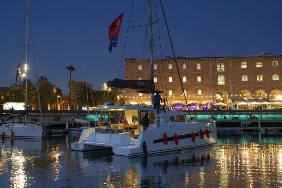 Barcelona: Private Catamaran Sailing with Drinks and Snacks - Two hours along the Barcelona coast