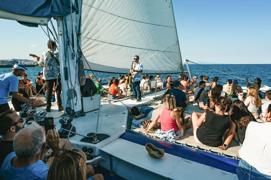 Barcelona: Sunset Catamaran Cruise with Live Music - Booking and practical tips