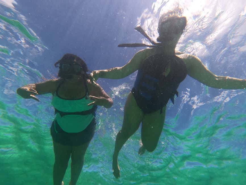 Bávaro: Punta Cana Catamaran Tour with Open Bar and Snacks - What the $550 group price really means