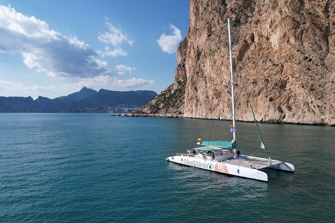 Bay trip in Calpe or Altea with a sailing catamaran - A budget price with clear limits