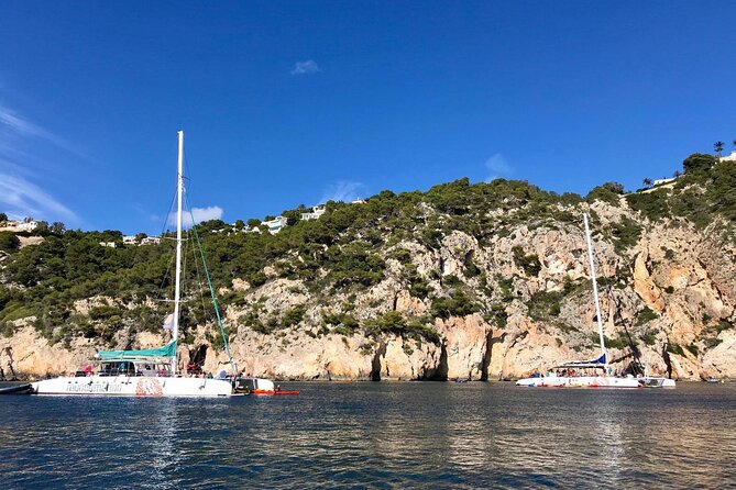 Bay trip in Calpe or Altea with a sailing catamaran - Timing, boarding, and the 40-person limit