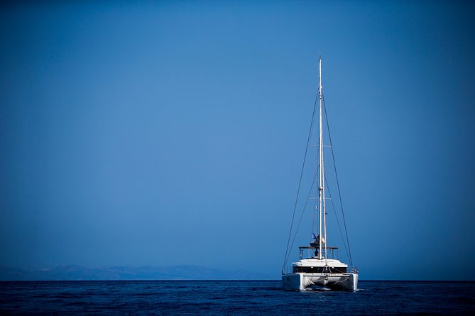 Beautiful Day Catamaran Caldera Cruise incl. Meal & Drinks - The volcano and hot springs stop