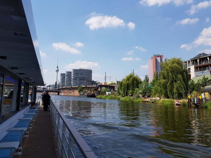 Berlin: East Side Gallery Spree Cruise in a Solar Catamaran - Key points to know before you board