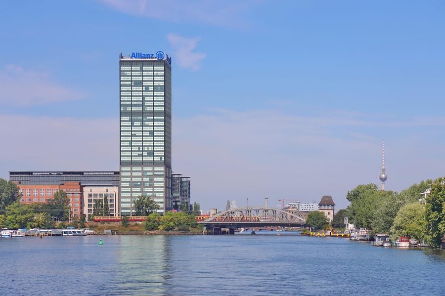 Berlin: East Side Gallery Spree Cruise in a Solar Catamaran - Should you book the East Side Gallery solar cruise?