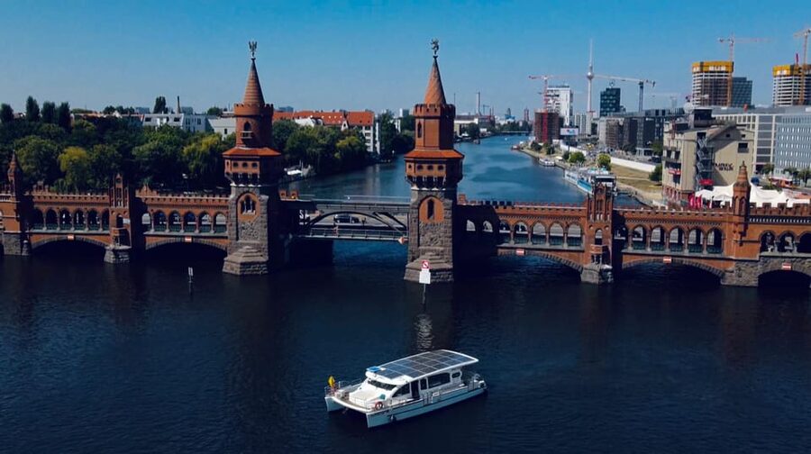 Berlin: Solar Powered Sunset Catamaran Cruise & Audio Guide - Hauptbahnhof and the Pregnant Oyster
