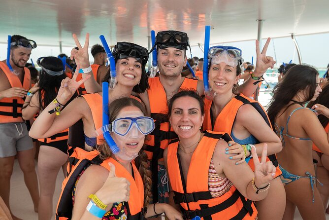 Best Catamaran Isla Mujeres tour with Open bar, lunch, snorkel - Lunch and beach time at Amazona Beach Club