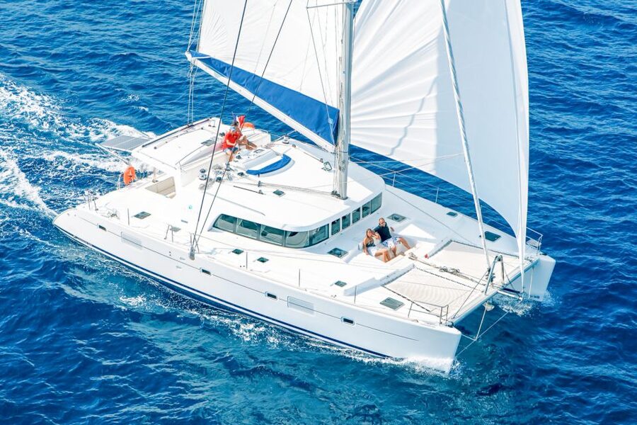 Big Island: Luxury Catamaran Trip along the Kona Coast - Makalawena and its clear coastal water