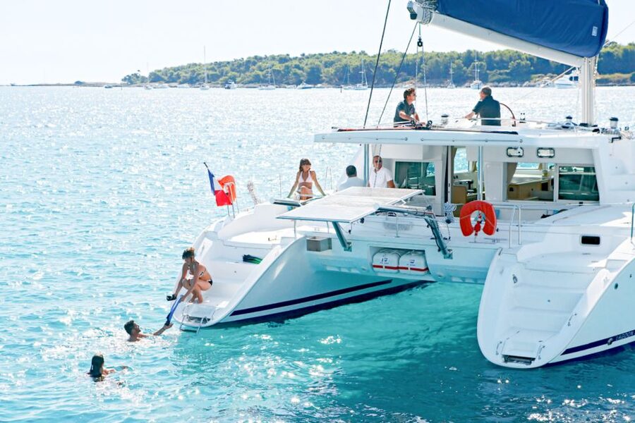 Big Island: Luxury Catamaran Trip along the Kona Coast - Snorkeling with a very small group