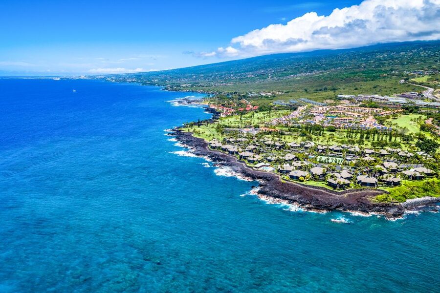 Big Island: Luxury Catamaran Trip along the Kona Coast - The crew and the feel of the outing