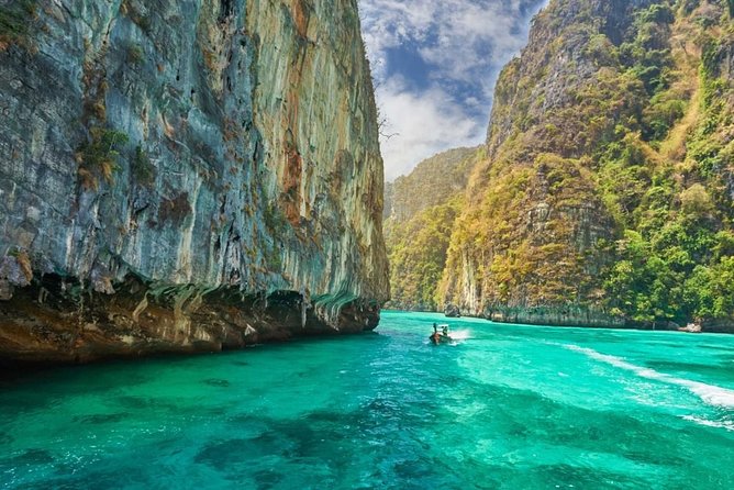 Blu Anda Catamaran to Phi Phi from Phuket - The final stop at Tonsai Bay