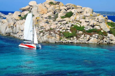 Bonifacio: Catamaran trip with snorkeling at the Lavezzi Islands