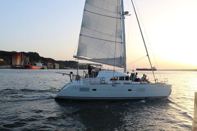 Brunch and Open Bar in a Private and Luxurious Catamaran - Why this private Tagus cruise works well for groups