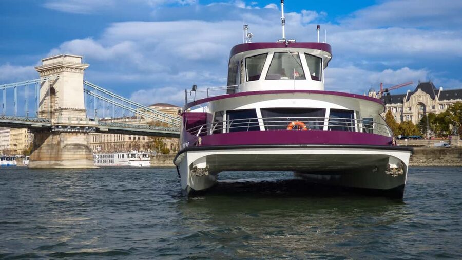 Budapest: Catamaran Pizza Cruise - What this one-hour Danube cruise actually feels like