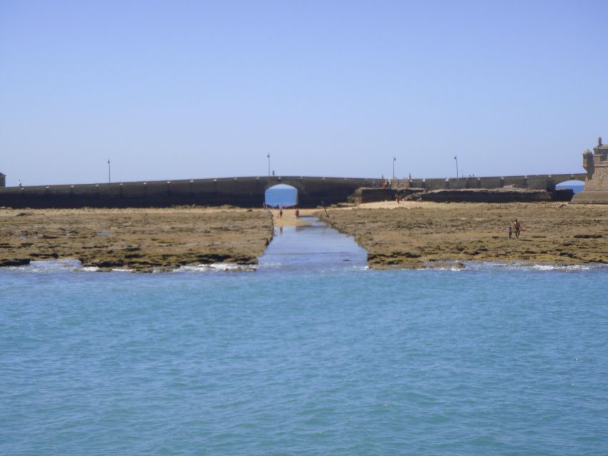 Cádiz: Bay of Cádiz Catamaran Tour with Host - Booking Tips for a Smoother Trip