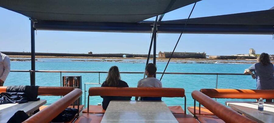 Cádiz: Sunset Catamaran Cruise Tours - Your included drink and onboard extras