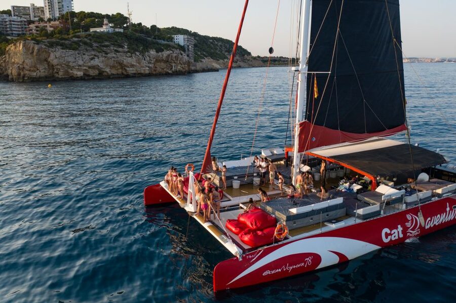 Cambrils: Catamaran Cruise with Drinks and BBQ Lunch Option - Your Balinese bed changes the experience