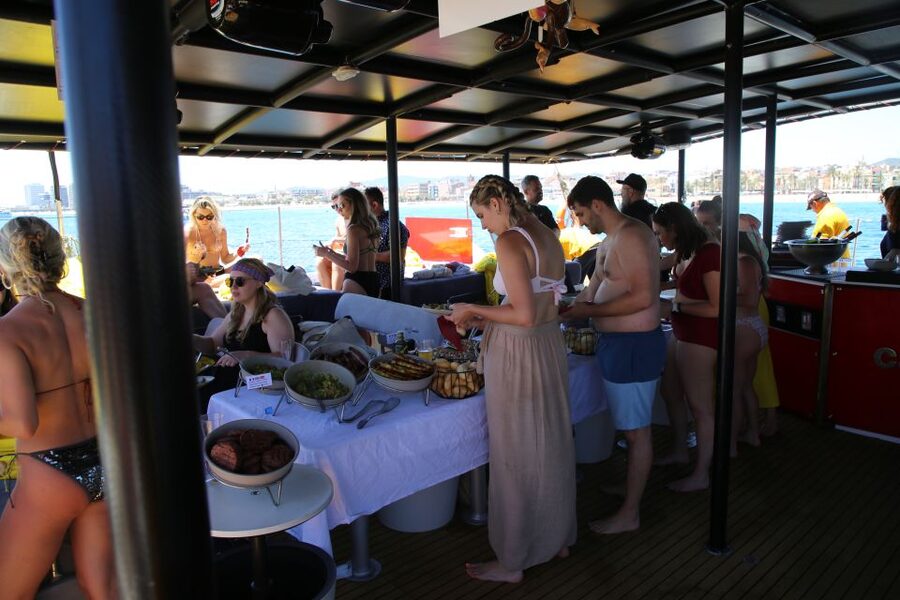 Cambrils: Catamaran Cruise with Drinks and BBQ Lunch Option - Getting to the boat from Cambrils or Salou