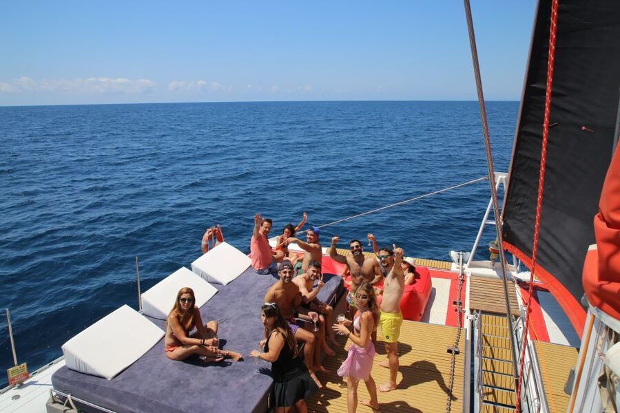 Cambrils: Catamaran Cruise with Drinks and BBQ Lunch Option - Who should book this boat trip