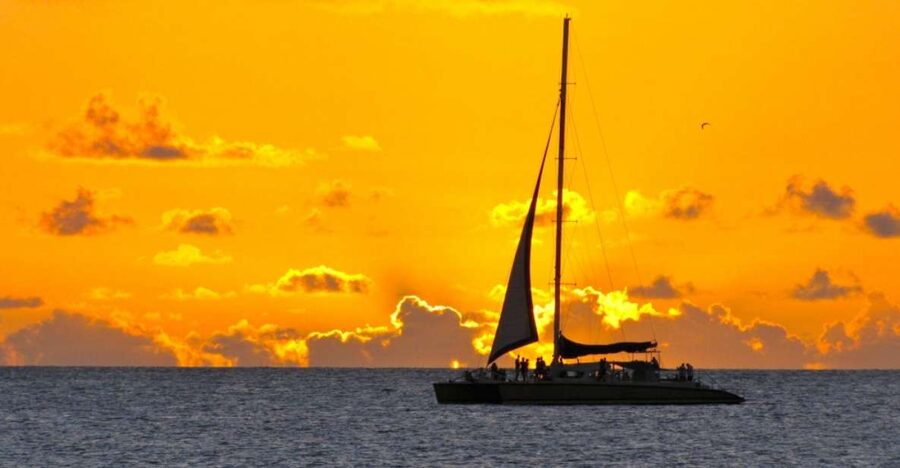 Cambrils: Costa Dorada Sunset Catamaran Cruise with Drinks - Leaving Cambrils with the Costa Dorada opening up